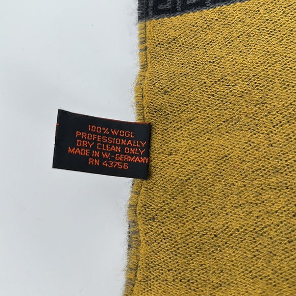 YSL %100 WOOL SCARF - Picture 4 of 5